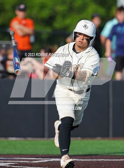 Thumbnail 1 in Kaufman vs. Ferris (UIL 4A Bi-District Playoff) photogallery.