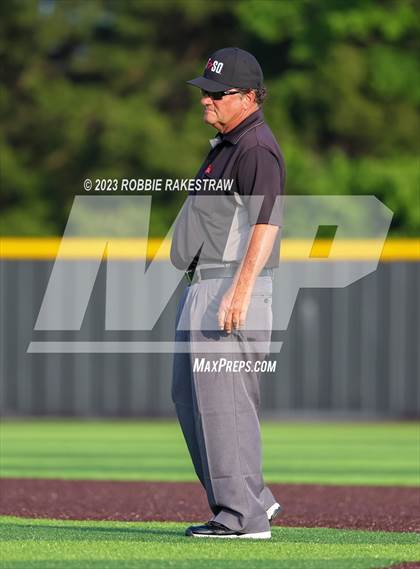 Thumbnail 1 in Kaufman vs. Ferris (UIL 4A Bi-District Playoff) photogallery.