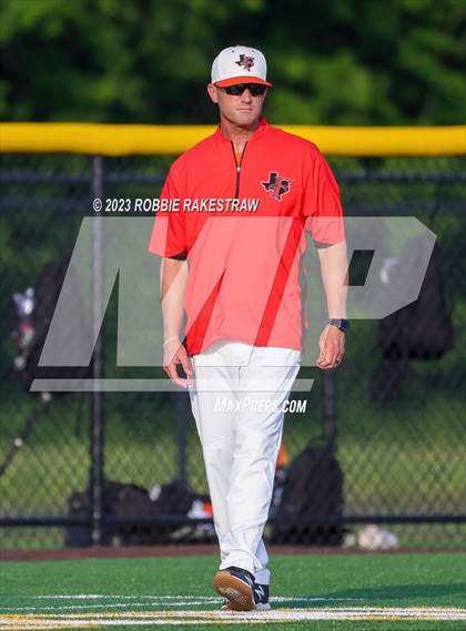 Thumbnail 3 in Kaufman vs. Ferris (UIL 4A Bi-District Playoff) photogallery.