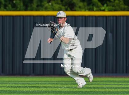 Thumbnail 2 in Kaufman vs. Ferris (UIL 4A Bi-District Playoff) photogallery.