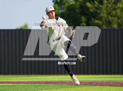 Thumbnail 3 in Kaufman vs. Ferris (UIL 4A Bi-District Playoff) photogallery.