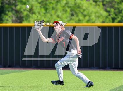 Thumbnail 2 in Kaufman vs. Ferris (UIL 4A Bi-District Playoff) photogallery.