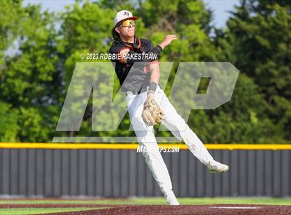 Thumbnail 3 in Kaufman vs. Ferris (UIL 4A Bi-District Playoff) photogallery.