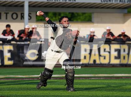 Thumbnail 3 in Kaufman vs. Ferris (UIL 4A Bi-District Playoff) photogallery.