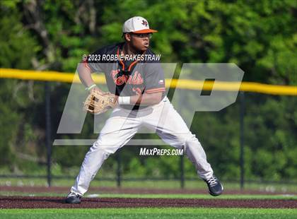 Thumbnail 2 in Kaufman vs. Ferris (UIL 4A Bi-District Playoff) photogallery.