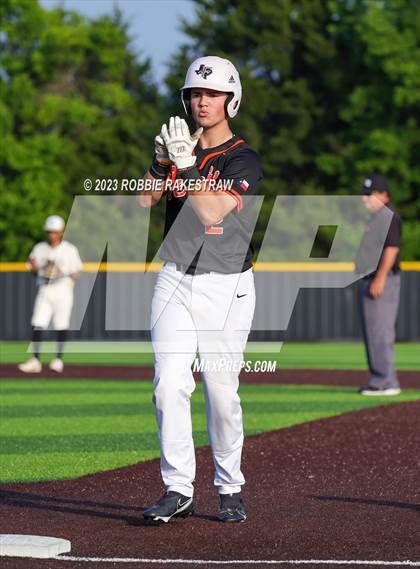 Thumbnail 3 in Kaufman vs. Ferris (UIL 4A Bi-District Playoff) photogallery.
