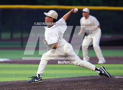 Thumbnail 1 in Kaufman vs. Ferris (UIL 4A Bi-District Playoff) photogallery.
