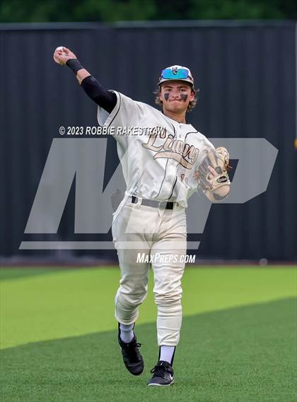 Thumbnail 2 in Kaufman vs. Ferris (UIL 4A Bi-District Playoff) photogallery.