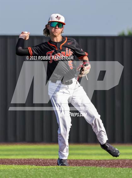 Thumbnail 1 in Kaufman vs. Ferris (UIL 4A Bi-District Playoff) photogallery.