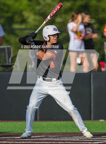 Thumbnail 3 in Kaufman vs. Ferris (UIL 4A Bi-District Playoff) photogallery.