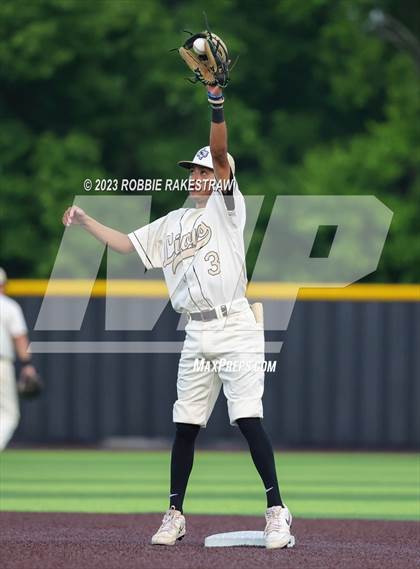 Thumbnail 2 in Kaufman vs. Ferris (UIL 4A Bi-District Playoff) photogallery.