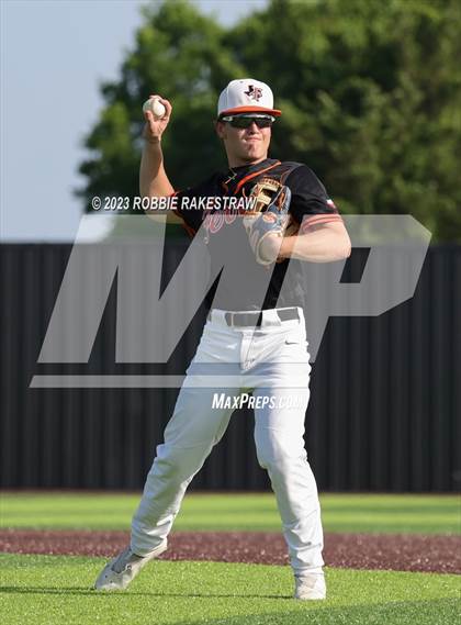 Thumbnail 3 in Kaufman vs. Ferris (UIL 4A Bi-District Playoff) photogallery.