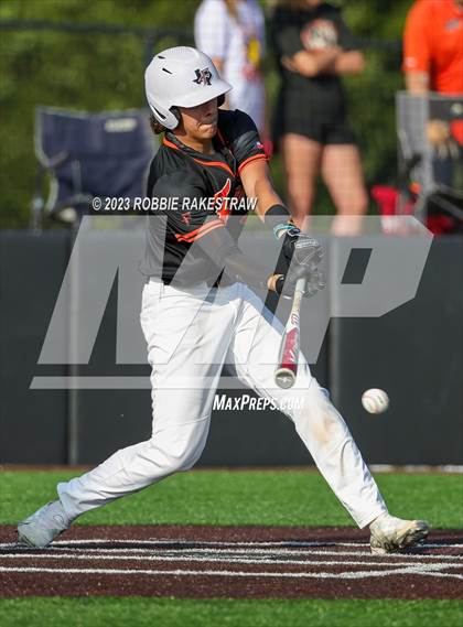 Thumbnail 2 in Kaufman vs. Ferris (UIL 4A Bi-District Playoff) photogallery.
