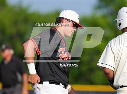 Thumbnail 2 in Kaufman vs. Ferris (UIL 4A Bi-District Playoff) photogallery.
