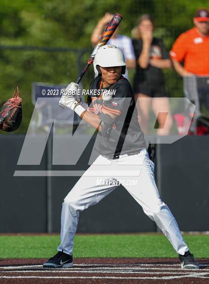 Thumbnail 2 in Kaufman vs. Ferris (UIL 4A Bi-District Playoff) photogallery.