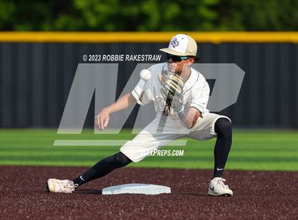 Thumbnail 3 in Kaufman vs. Ferris (UIL 4A Bi-District Playoff) photogallery.