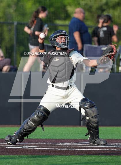 Thumbnail 2 in Kaufman vs. Ferris (UIL 4A Bi-District Playoff) photogallery.