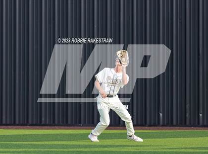 Thumbnail 3 in Kaufman vs. Ferris (UIL 4A Bi-District Playoff) photogallery.