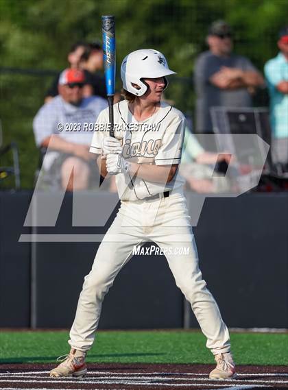 Thumbnail 2 in Kaufman vs. Ferris (UIL 4A Bi-District Playoff) photogallery.