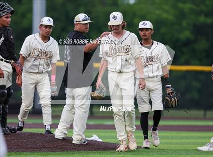 Thumbnail 2 in Kaufman vs. Ferris (UIL 4A Bi-District Playoff) photogallery.