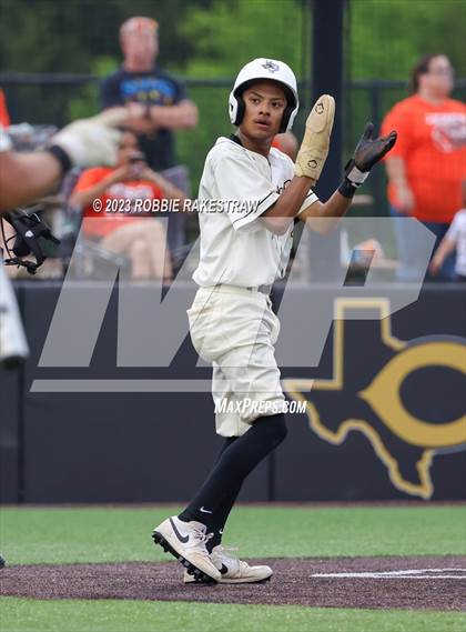 Thumbnail 3 in Kaufman vs. Ferris (UIL 4A Bi-District Playoff) photogallery.