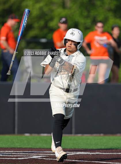 Thumbnail 3 in Kaufman vs. Ferris (UIL 4A Bi-District Playoff) photogallery.