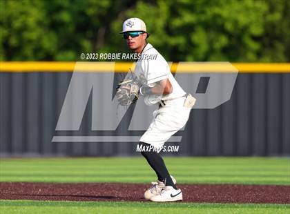 Thumbnail 3 in Kaufman vs. Ferris (UIL 4A Bi-District Playoff) photogallery.