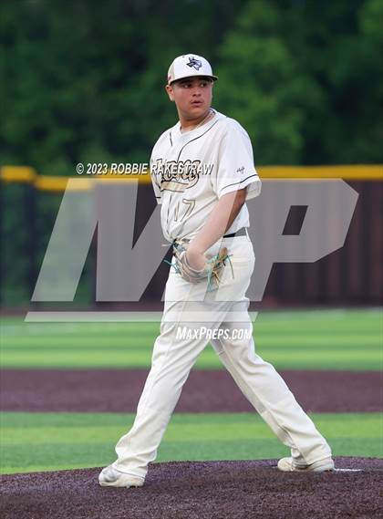 Thumbnail 2 in Kaufman vs. Ferris (UIL 4A Bi-District Playoff) photogallery.