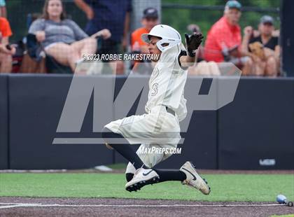 Thumbnail 3 in Kaufman vs. Ferris (UIL 4A Bi-District Playoff) photogallery.