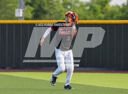 Thumbnail 3 in Kaufman vs. Ferris (UIL 4A Bi-District Playoff) photogallery.