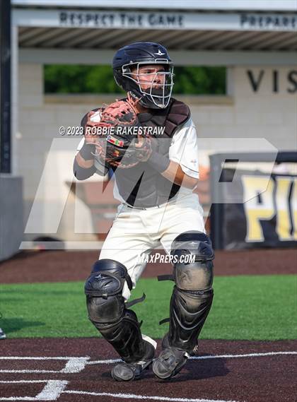 Thumbnail 3 in Kaufman vs. Ferris (UIL 4A Bi-District Playoff) photogallery.
