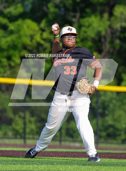 Thumbnail 1 in Kaufman vs. Ferris (UIL 4A Bi-District Playoff) photogallery.