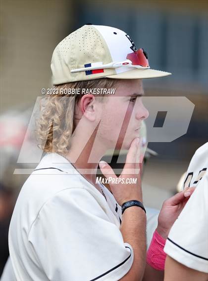 Thumbnail 2 in Kaufman vs. Ferris (UIL 4A Bi-District Playoff) photogallery.