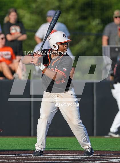 Thumbnail 2 in Kaufman vs. Ferris (UIL 4A Bi-District Playoff) photogallery.