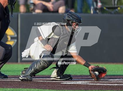 Thumbnail 2 in Kaufman vs. Ferris (UIL 4A Bi-District Playoff) photogallery.
