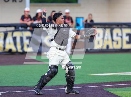 Thumbnail 3 in Kaufman vs. Ferris (UIL 4A Bi-District Playoff) photogallery.