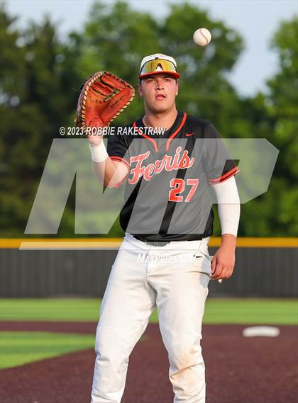Thumbnail 2 in Kaufman vs. Ferris (UIL 4A Bi-District Playoff) photogallery.