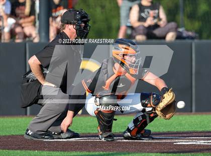 Thumbnail 2 in Kaufman vs. Ferris (UIL 4A Bi-District Playoff) photogallery.