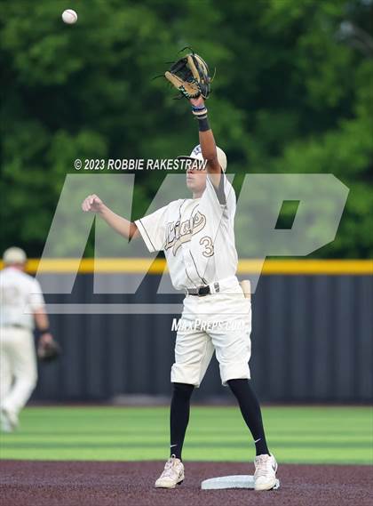 Thumbnail 1 in Kaufman vs. Ferris (UIL 4A Bi-District Playoff) photogallery.