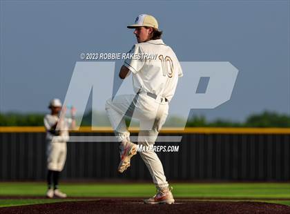 Thumbnail 1 in Kaufman vs. Ferris (UIL 4A Bi-District Playoff) photogallery.