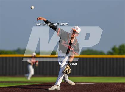 Thumbnail 1 in Kaufman vs. Ferris (UIL 4A Bi-District Playoff) photogallery.