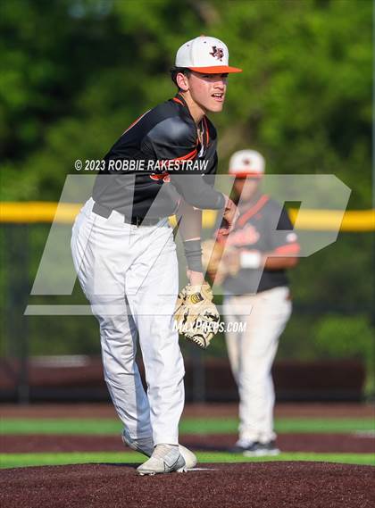Thumbnail 2 in Kaufman vs. Ferris (UIL 4A Bi-District Playoff) photogallery.