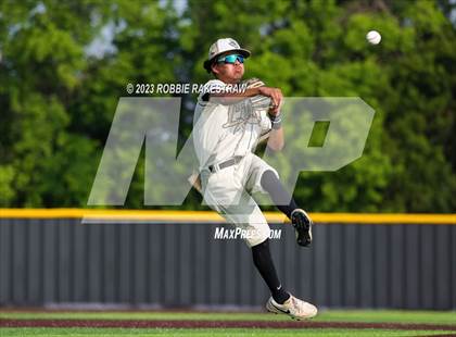 Thumbnail 3 in Kaufman vs. Ferris (UIL 4A Bi-District Playoff) photogallery.