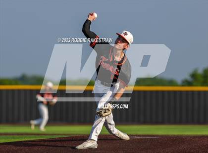Thumbnail 3 in Kaufman vs. Ferris (UIL 4A Bi-District Playoff) photogallery.