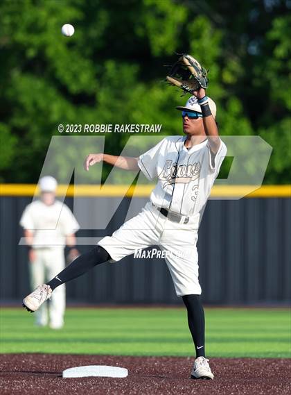 Thumbnail 3 in Kaufman vs. Ferris (UIL 4A Bi-District Playoff) photogallery.
