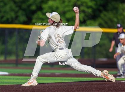 Thumbnail 2 in Kaufman vs. Ferris (UIL 4A Bi-District Playoff) photogallery.