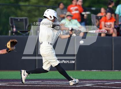 Thumbnail 3 in Kaufman vs. Ferris (UIL 4A Bi-District Playoff) photogallery.
