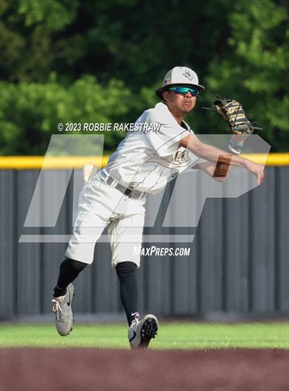 Thumbnail 2 in Kaufman vs. Ferris (UIL 4A Bi-District Playoff) photogallery.