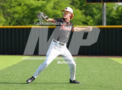 Thumbnail 3 in Kaufman vs. Ferris (UIL 4A Bi-District Playoff) photogallery.