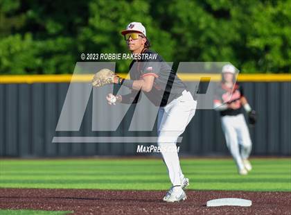 Thumbnail 3 in Kaufman vs. Ferris (UIL 4A Bi-District Playoff) photogallery.